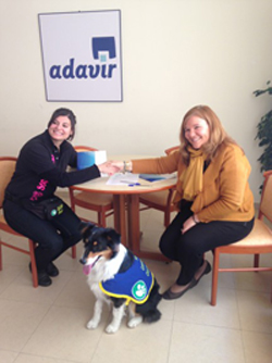 Geriatricarea Adavir Sisoucan terapia asistida con perros