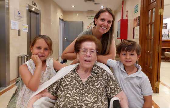 Geriatricarea- Iniciativa intergeneracional entre abuelas, bisabuelas, nietas y bisnietos en el centro  Ballesol Pozuelo, soledad no deseada